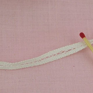 Vintage tiny cotton lace ribbon, 5 mms.