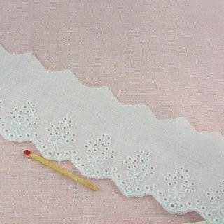 Dentelle broderie anglaise coton, petites fleurs , 2cm.