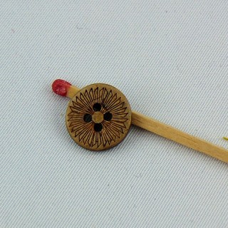 Button coconut engraved ethnic flower 4 holes 13 mm.